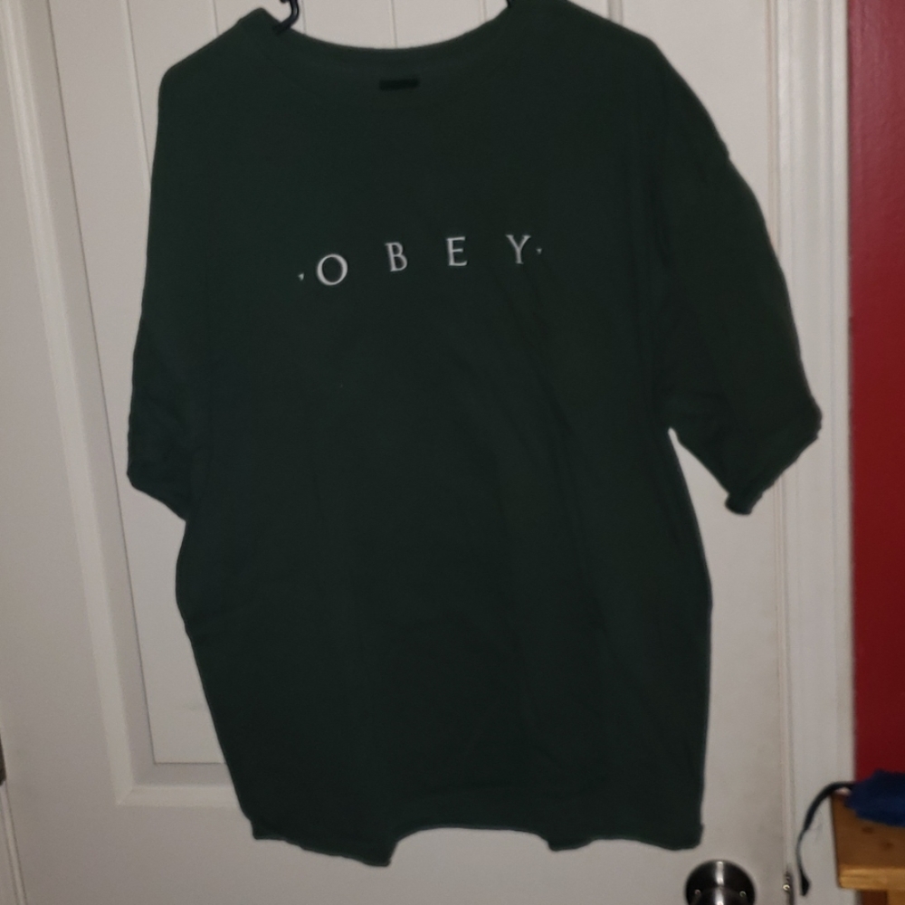 OBEY T SHIRT